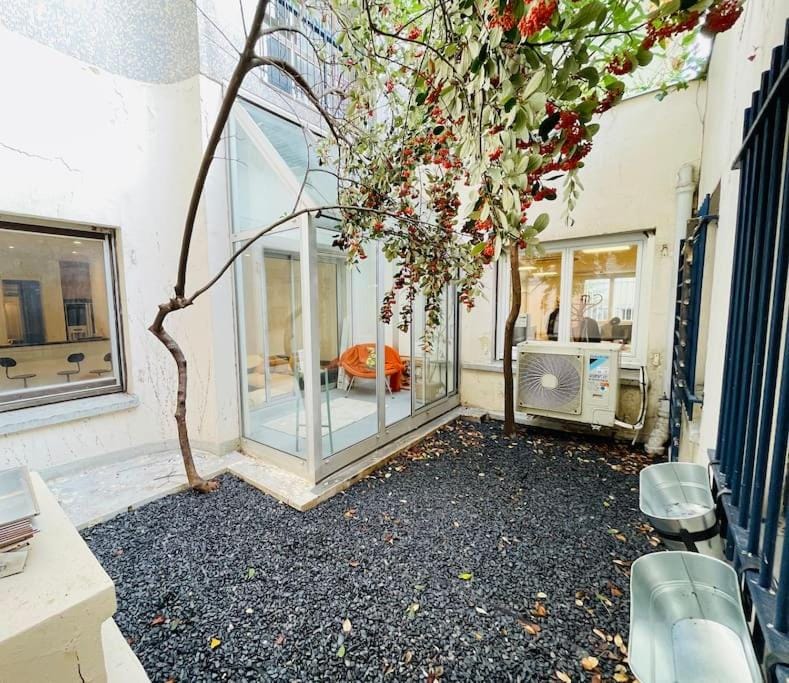 Appartement 6 pièces / 5 chambres / calme / RDC Apartment in Paris