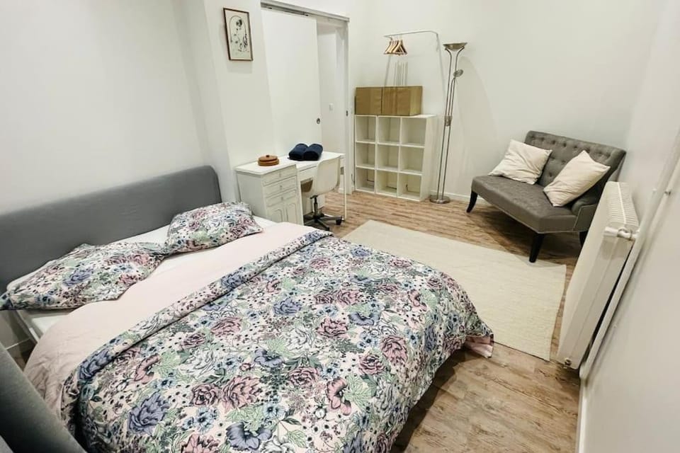 Appartement 6 pièces / 5 chambres / calme / RDC Apartment in Paris