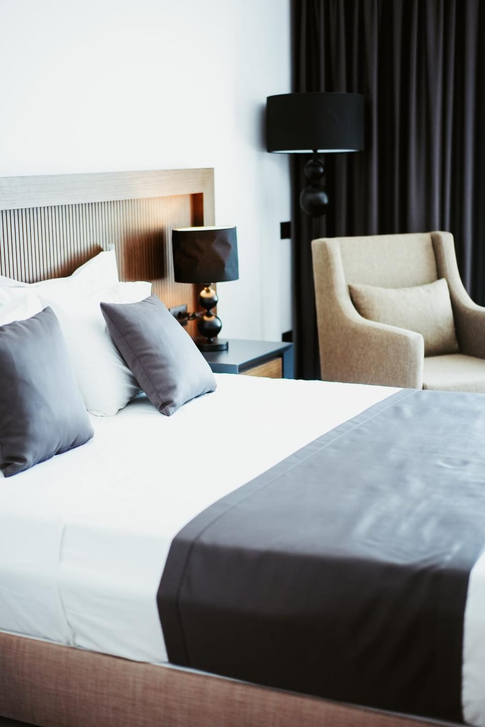 Bed, Photo of the whole room, Seating area, Bedroom, Area and facilities, furniture, internet, air conditioner