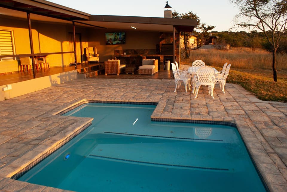 Property building, Patio, Day, Natural landscape, Pool view, Swimming pool, sunbed
