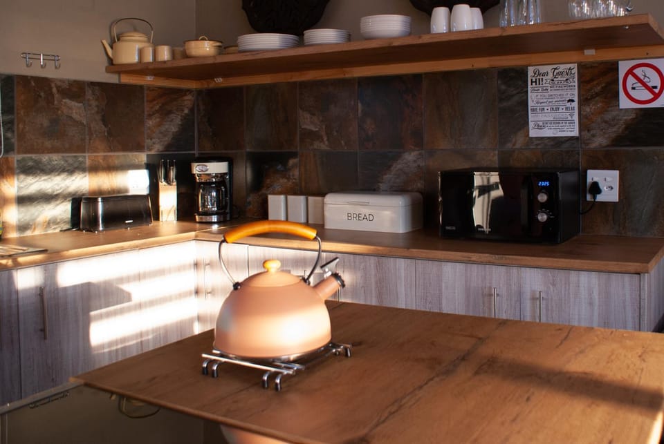 Coffee/tea facilities, Kitchen or kitchenette, minibar, stove, toaster