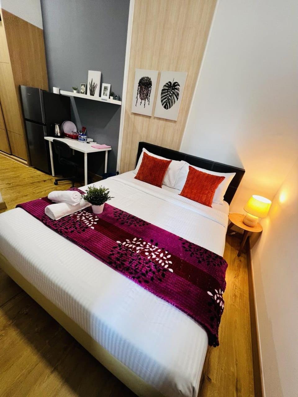 Bed, Photo of the whole room, Bedroom, wardrobe