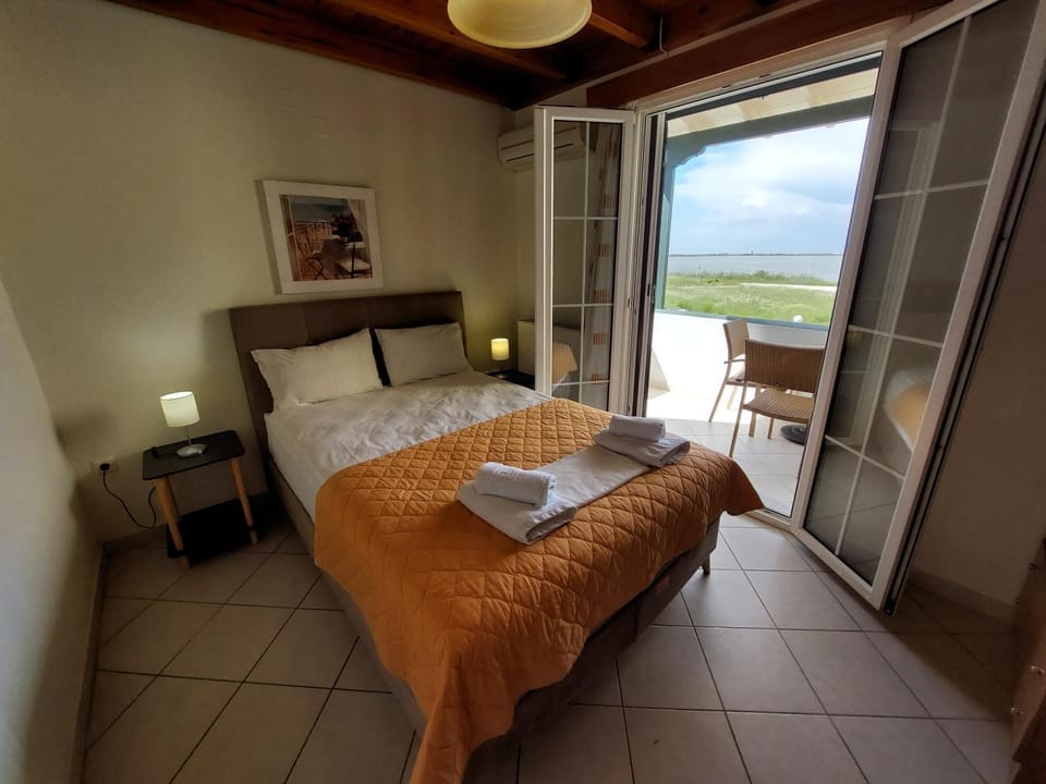 Bed, View (from property/room), Balcony/Terrace, Bedroom, towels