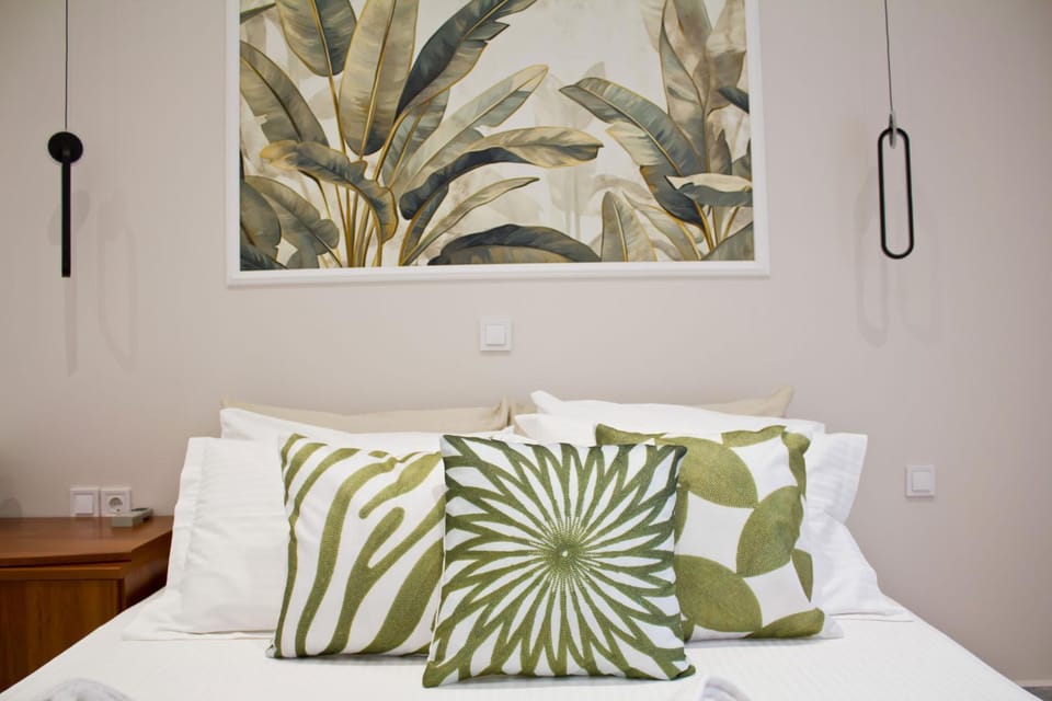 Bed, Photo of the whole room, Decorative detail, Bedroom