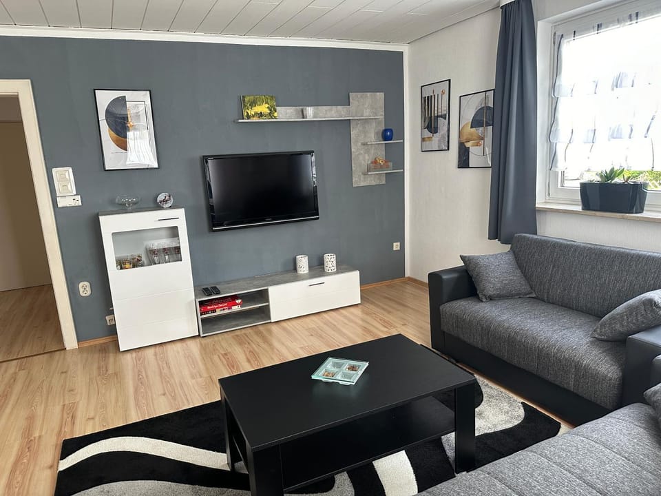 Communal lounge/ TV room, TV and multimedia, Living room, Seating area, Evening entertainment
