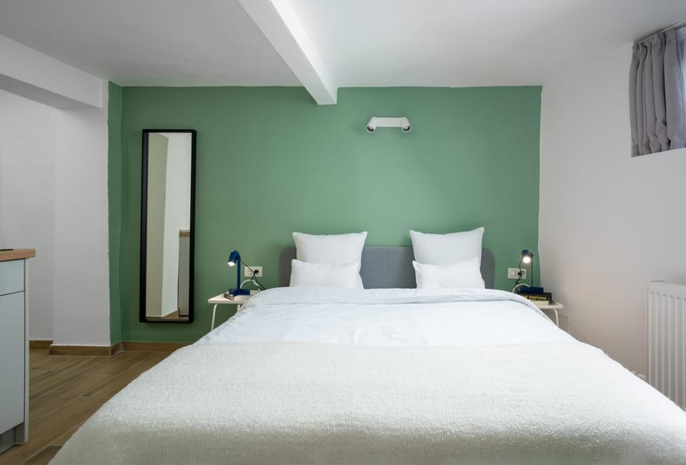 Bed, Photo of the whole room, Bedroom, internet