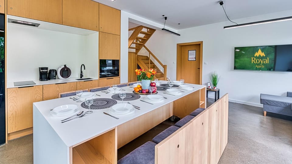 TV and multimedia, Kitchen or kitchenette, Seating area, Dining area