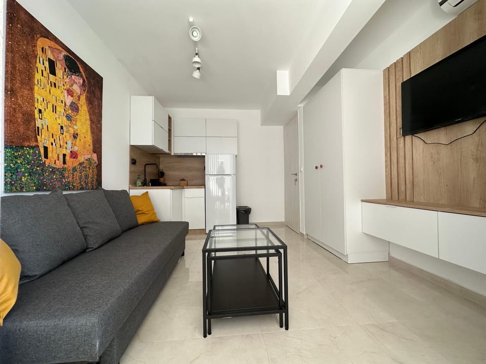Communal lounge/ TV room, TV and multimedia, Kitchen or kitchenette, Living room, Seating area, Evening entertainment