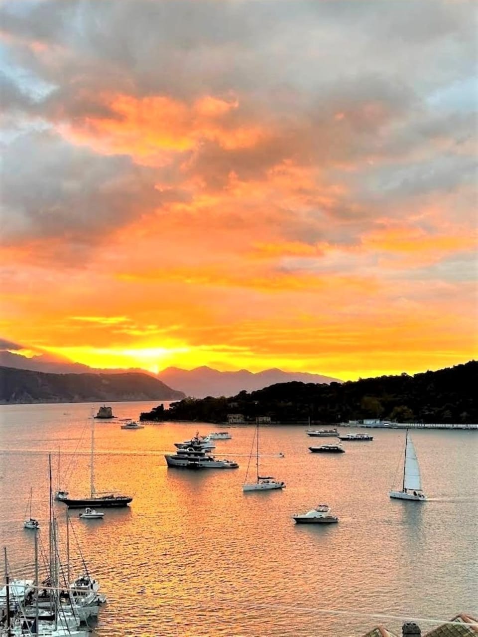 Natural landscape, View (from property/room), View (from property/room), Balcony/Terrace, Balcony/Terrace, Mountain view, Sea view, Sea view, Sunrise, Sunset