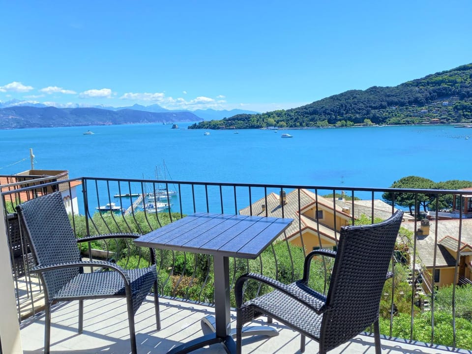 Day, Natural landscape, View (from property/room), Balcony/Terrace, Mountain view, Sea view, furniture