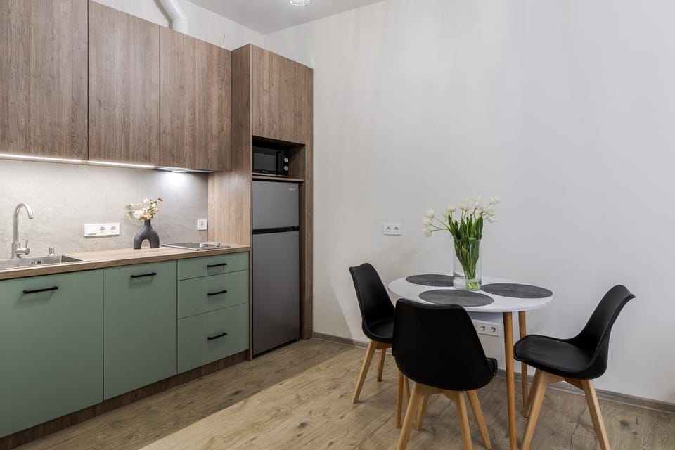 Kitchen or kitchenette, Dining area, stove