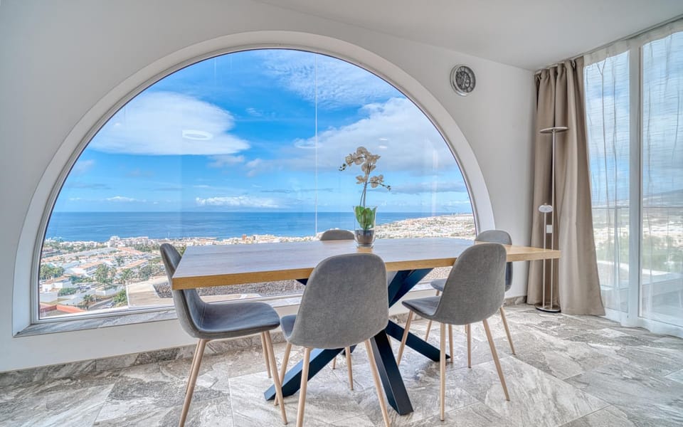 Ocean View Villa San Eugenio - Private Jacuzzi Villa in Costa Adeje