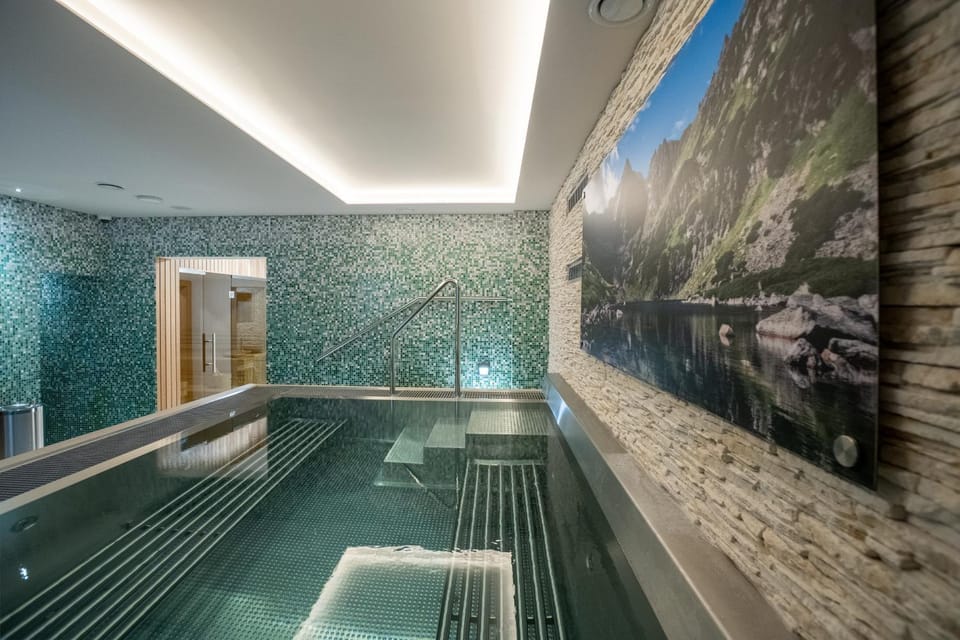 Swimming pool, Swimming pool