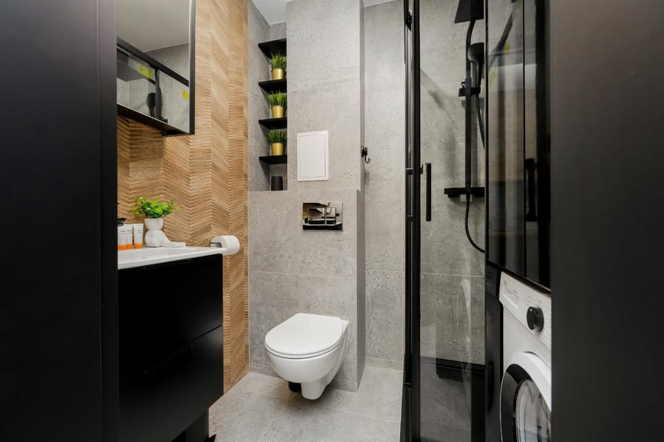 Shower, Toilet, Bathroom, towels, washing machine