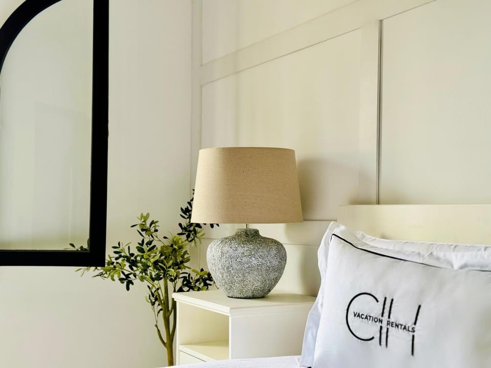 Bed, Photo of the whole room, Decorative detail, Bedroom