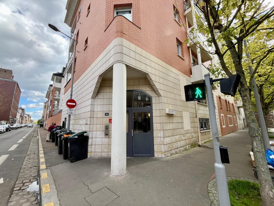 Property building, Day, Neighbourhood, Street view, Location, Parking