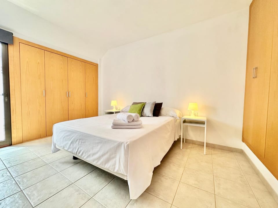 Bed, Photo of the whole room, Bedroom, towels, wardrobe