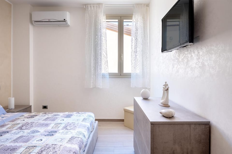 TV and multimedia, Photo of the whole room, Evening entertainment, Bedroom, air conditioner