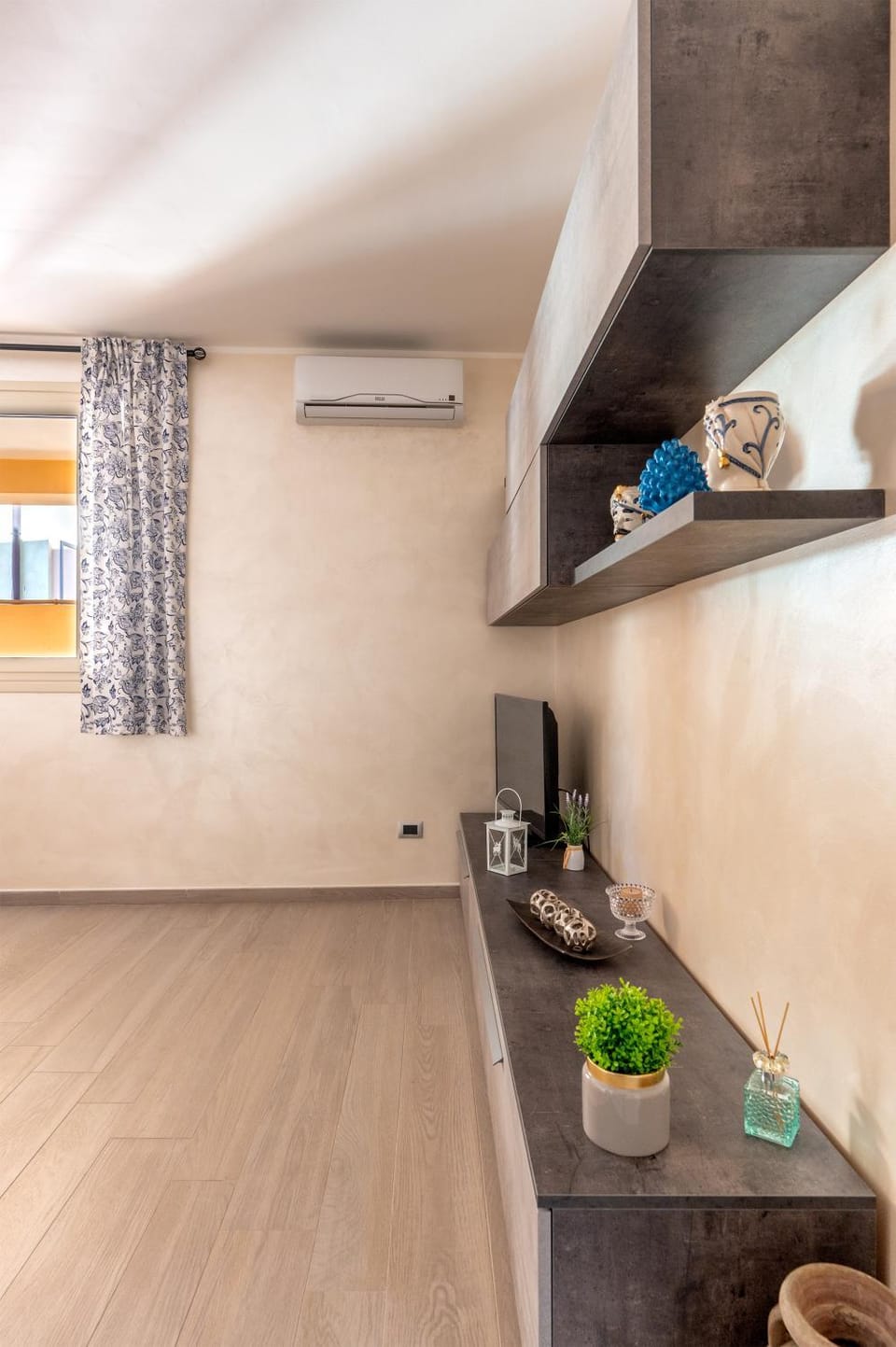 TV and multimedia, air conditioner