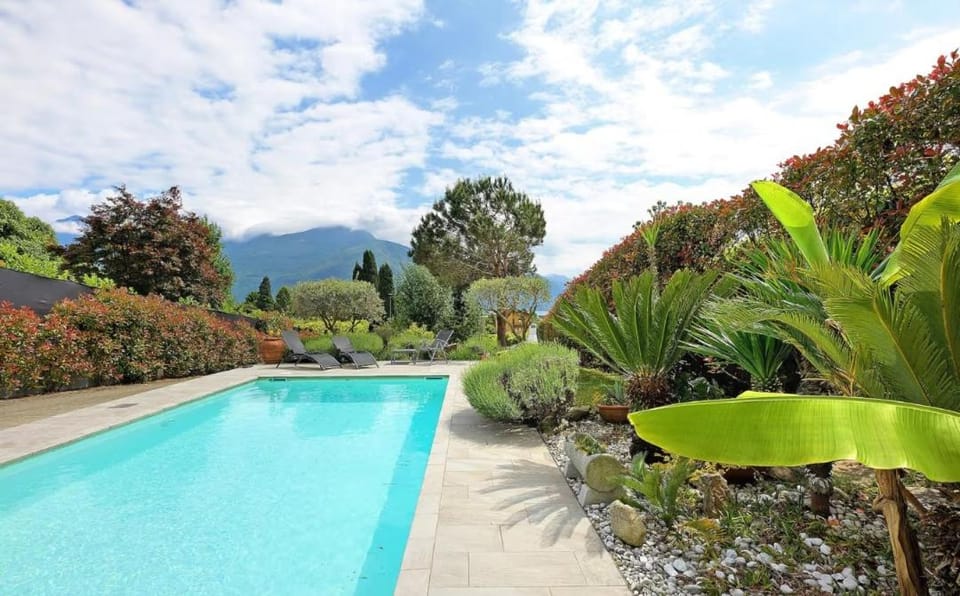 un'oasi romantica con piscina Apartment in Colico