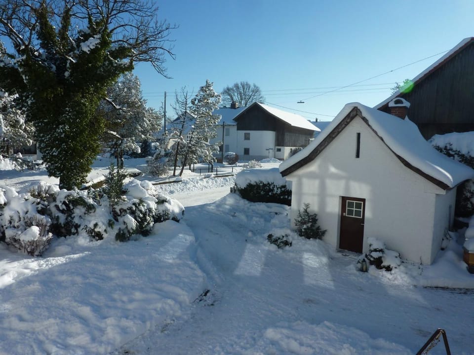 Property building, Facade/entrance, Winter