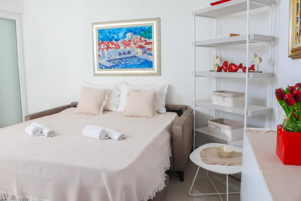Bed, Living room