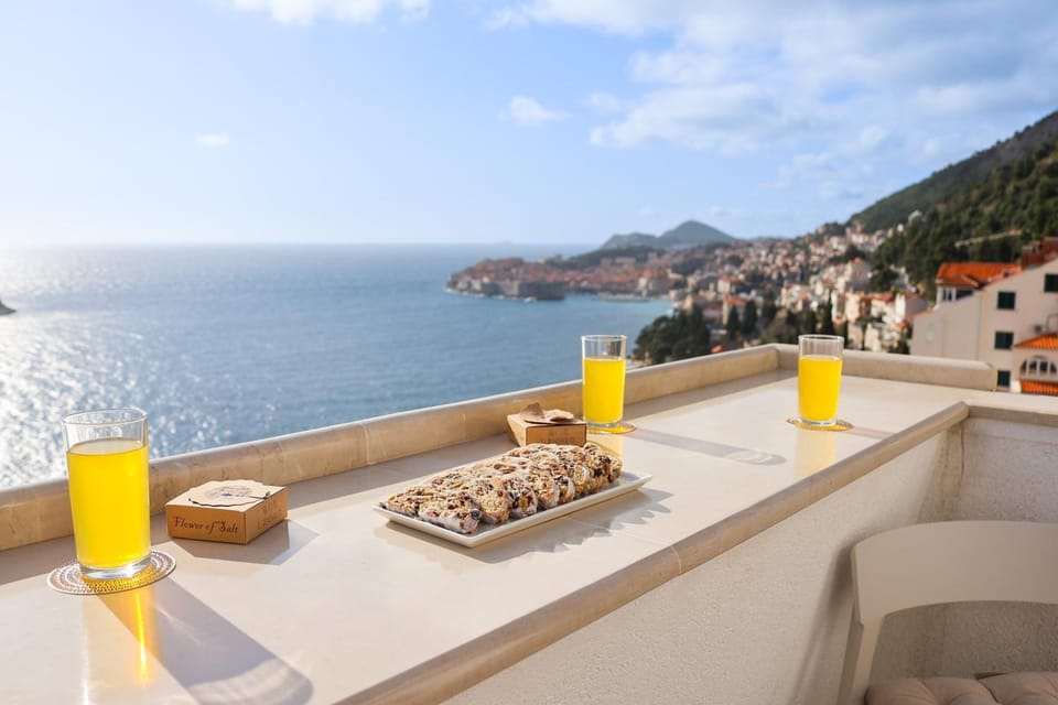 Day, Natural landscape, View (from property/room), Balcony/Terrace, Food and drinks, Sea view
