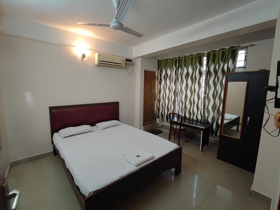 Photo of the whole room, Bedroom, air conditioner