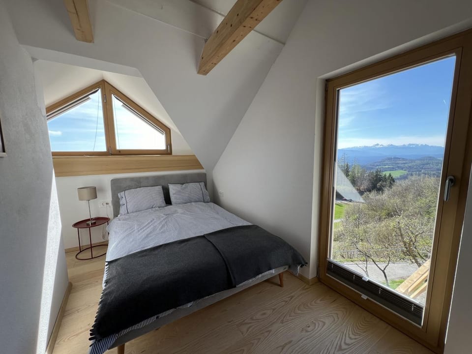 Property building, Bed, Natural landscape, Photo of the whole room, Bedroom, Mountain view