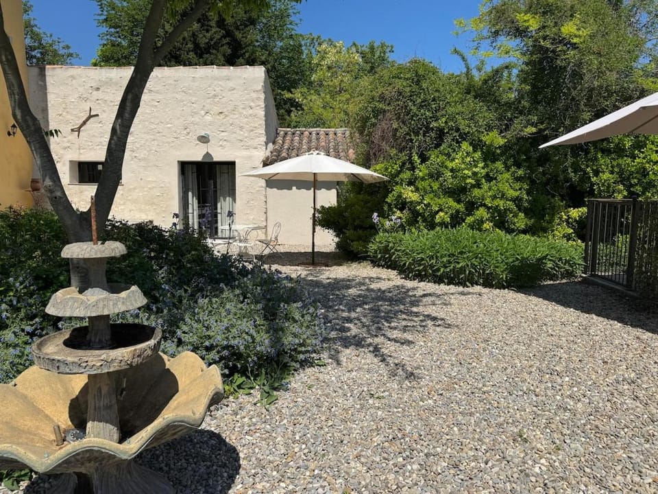 Proche l'Isle/Sorgue, loft avec SPA et Piscine Apartment in Le Thor