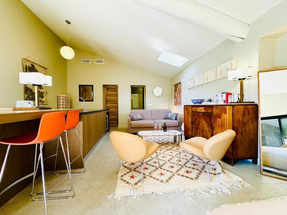 Proche l'Isle/Sorgue, loft avec SPA et Piscine Apartment in Le Thor
