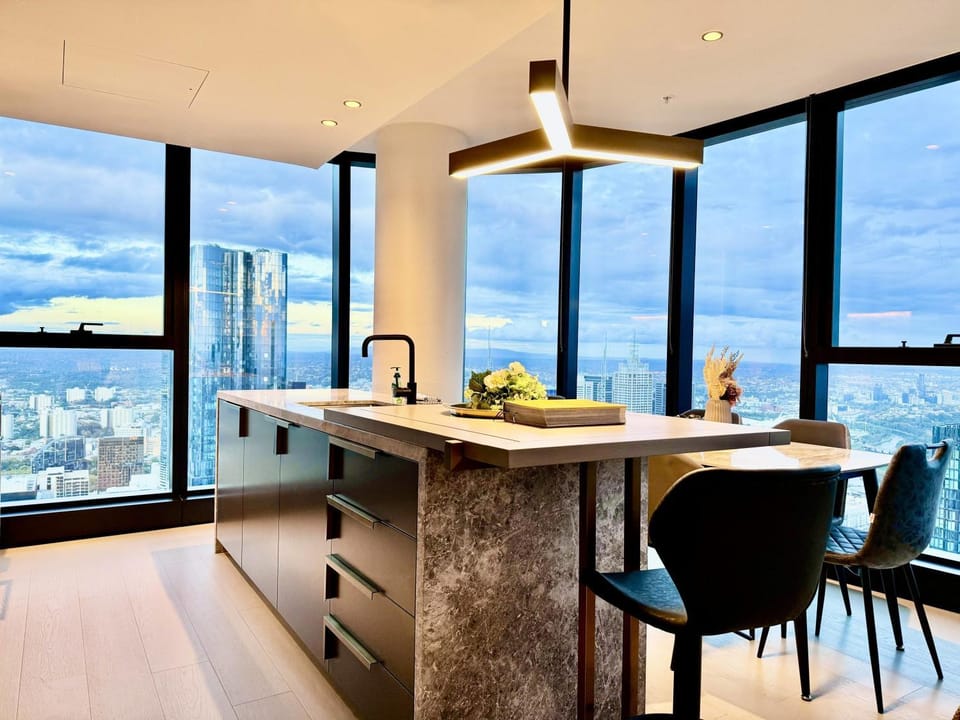 Sky High 3 Beds Apartment Apartment in Melbourne