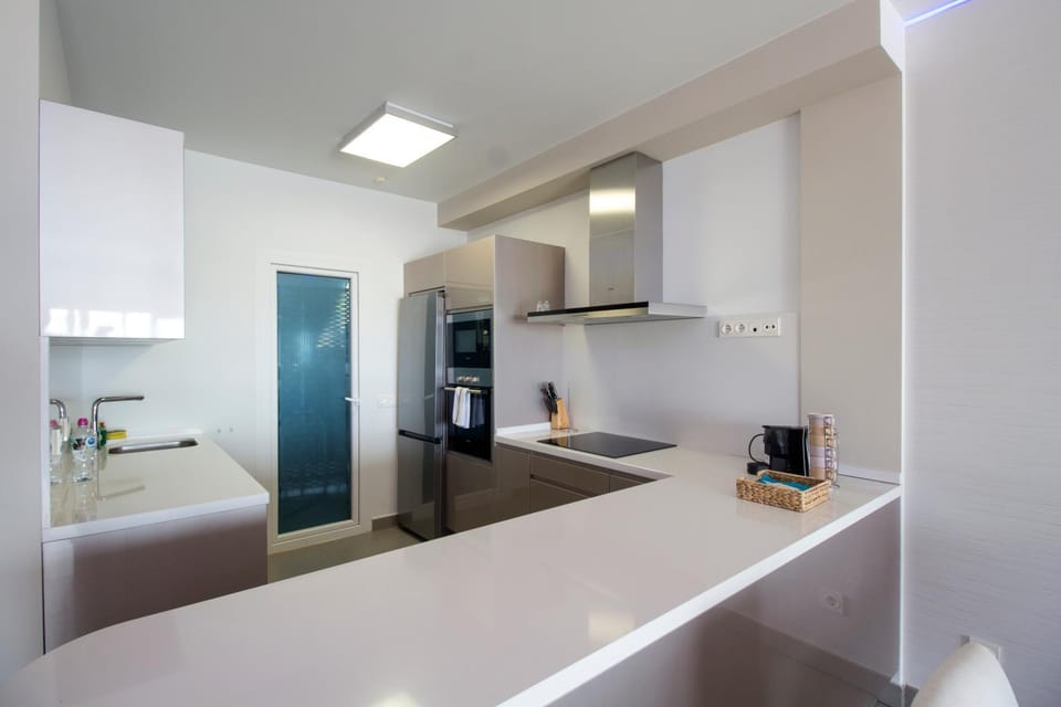 Kitchen or kitchenette, laundry