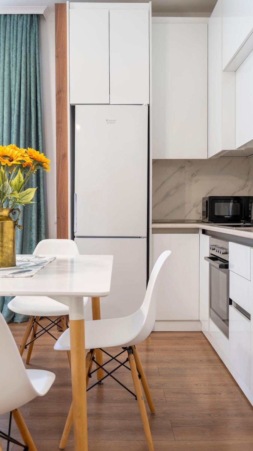 Kitchen or kitchenette, Dining area, oven, stove