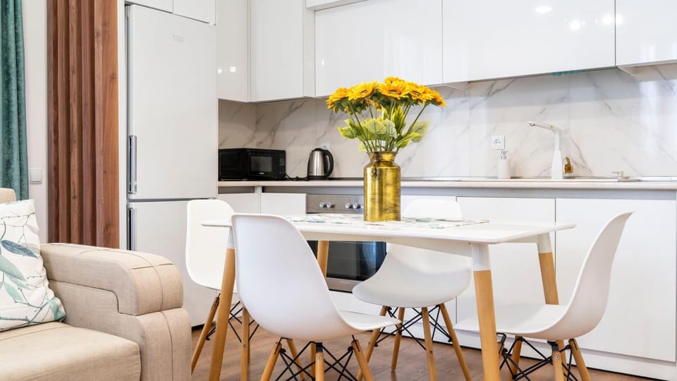 Kitchen or kitchenette, Living room, Seating area, Dining area, minibar, pet friendly, stove