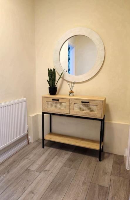 Spacious Home for Longer Stays - Contractors & Relocators Welcome Apartment in Sheffield