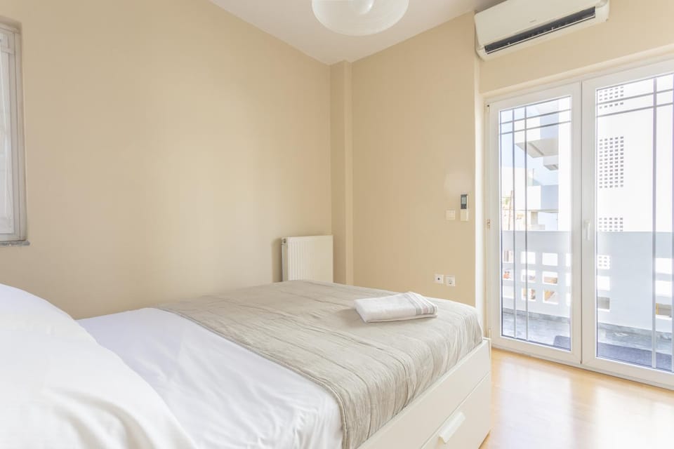 Bed, Photo of the whole room, Bedroom, air conditioner