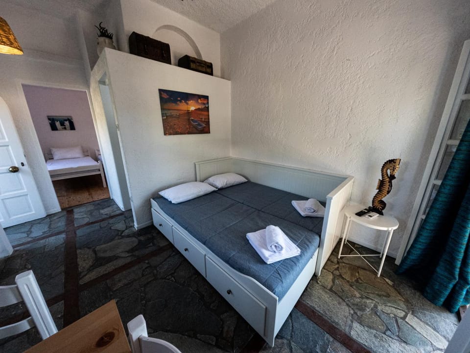 Bed, Living room