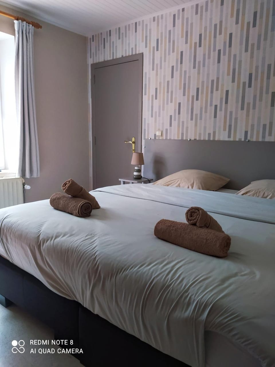 Bed, towels