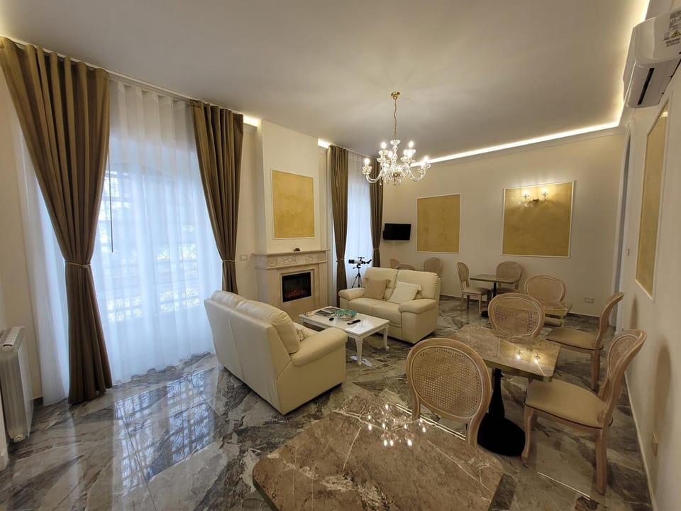 Communal lounge/ TV room