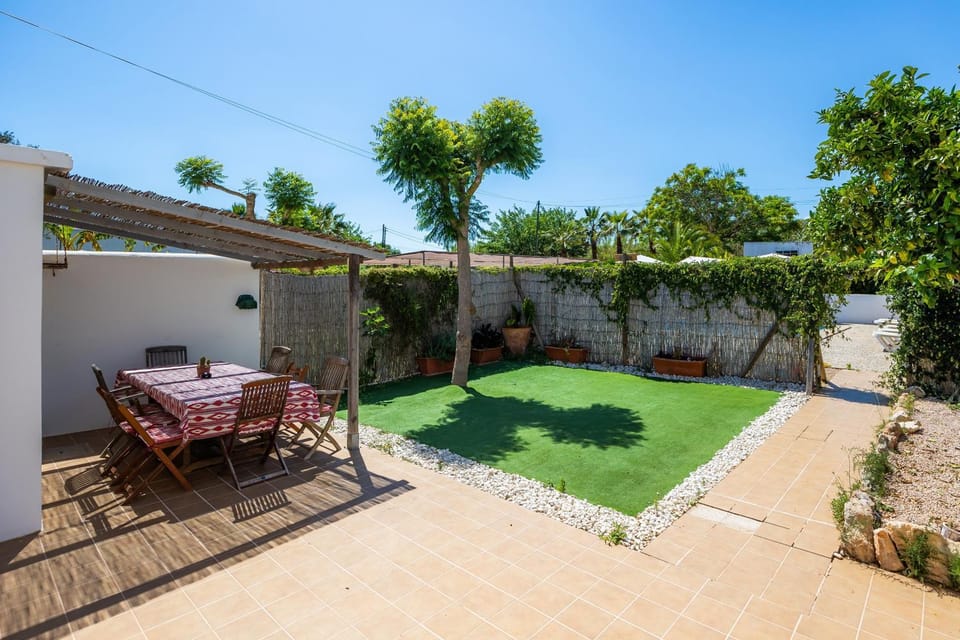 Property building, Balcony/Terrace, Living room