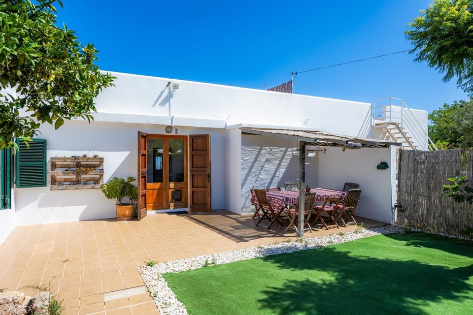Property building, Balcony/Terrace, Living room
