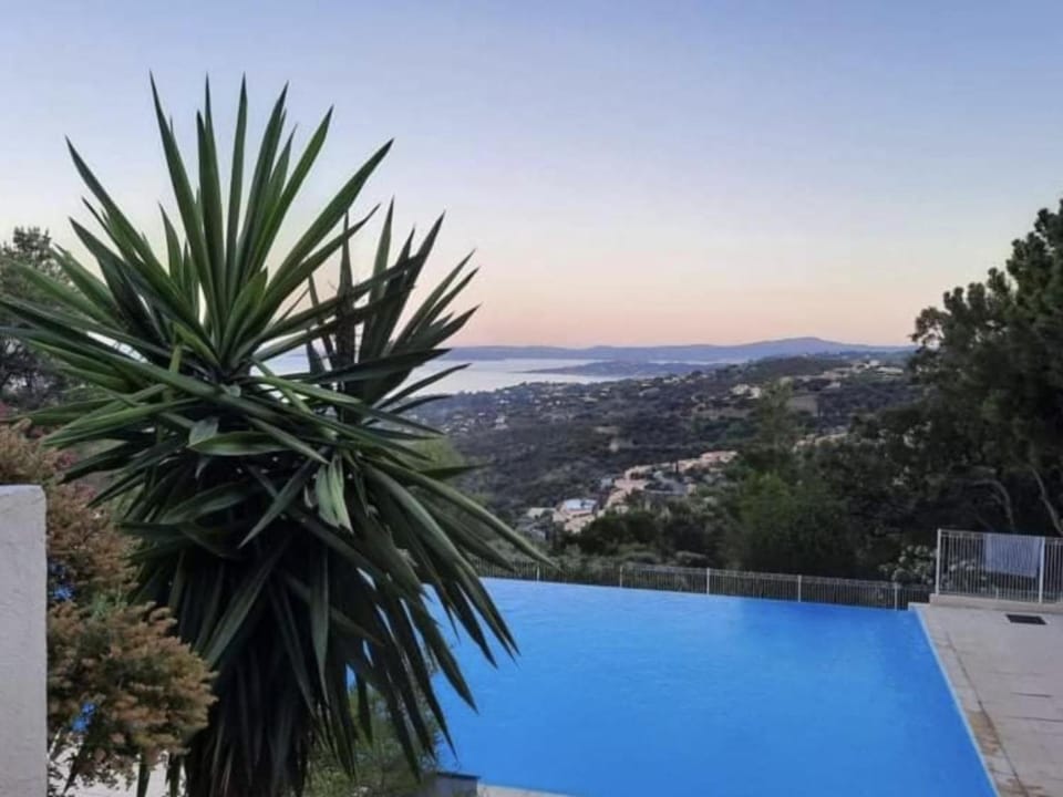 Nearby landmark, Sea view, Swimming pool