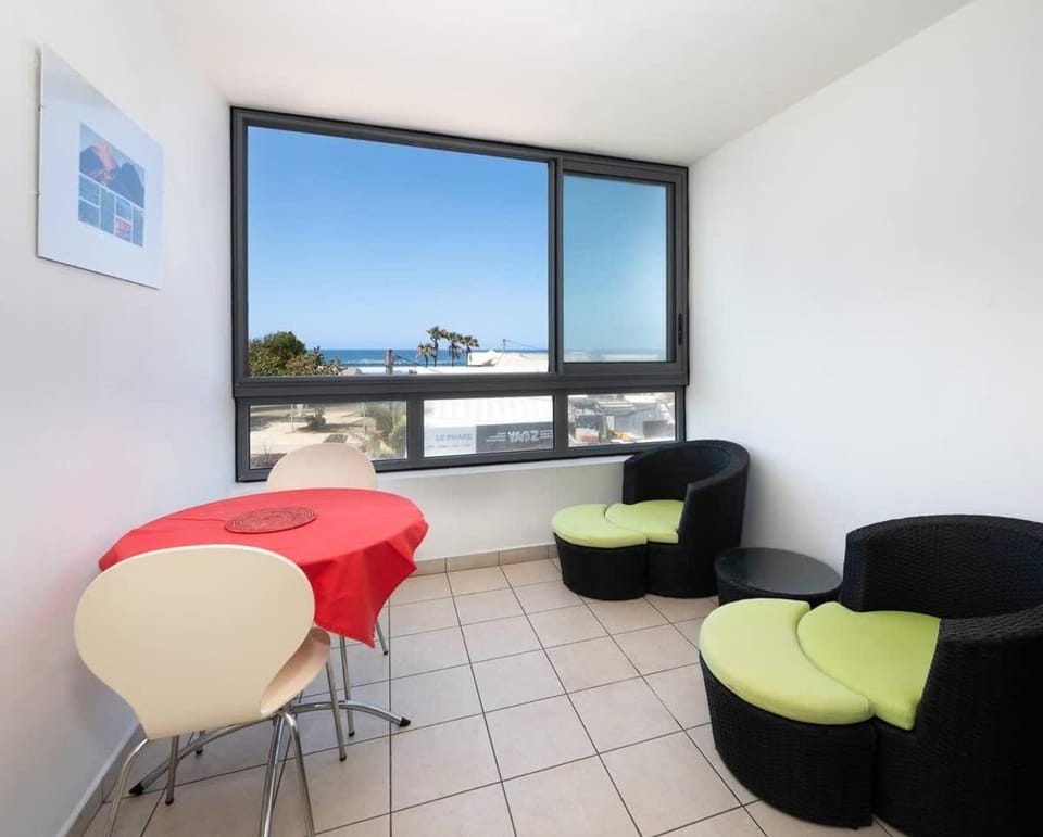 ROYCE classé 3 étoiles - Appartement 4 personnes - Vue mer - idéalement situé sur le front de mer et à 200 m du lagon de ST-PIERRE Apartment in Réunion