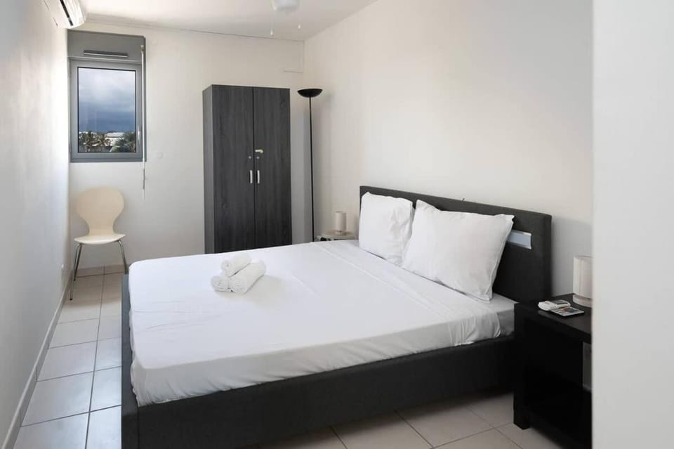 ROYCE classé 3 étoiles - Appartement 4 personnes - Vue mer - idéalement situé sur le front de mer et à 200 m du lagon de ST-PIERRE Apartment in Réunion