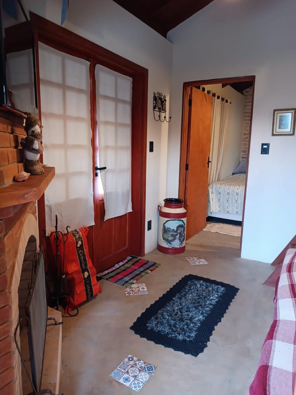 Bed, Living room, Seating area, Bedroom