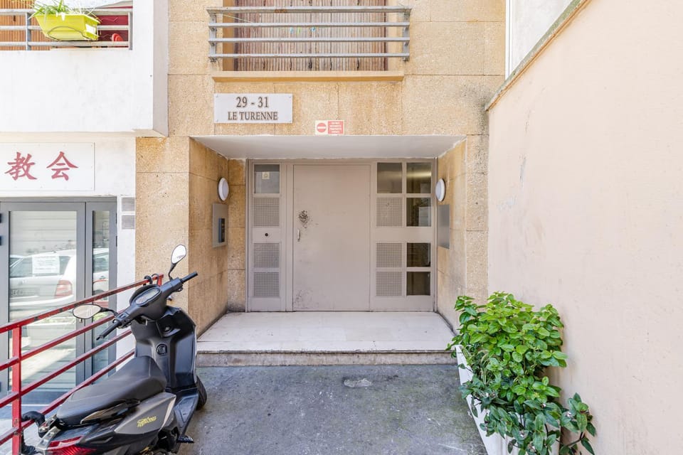 Property building, Facade/entrance