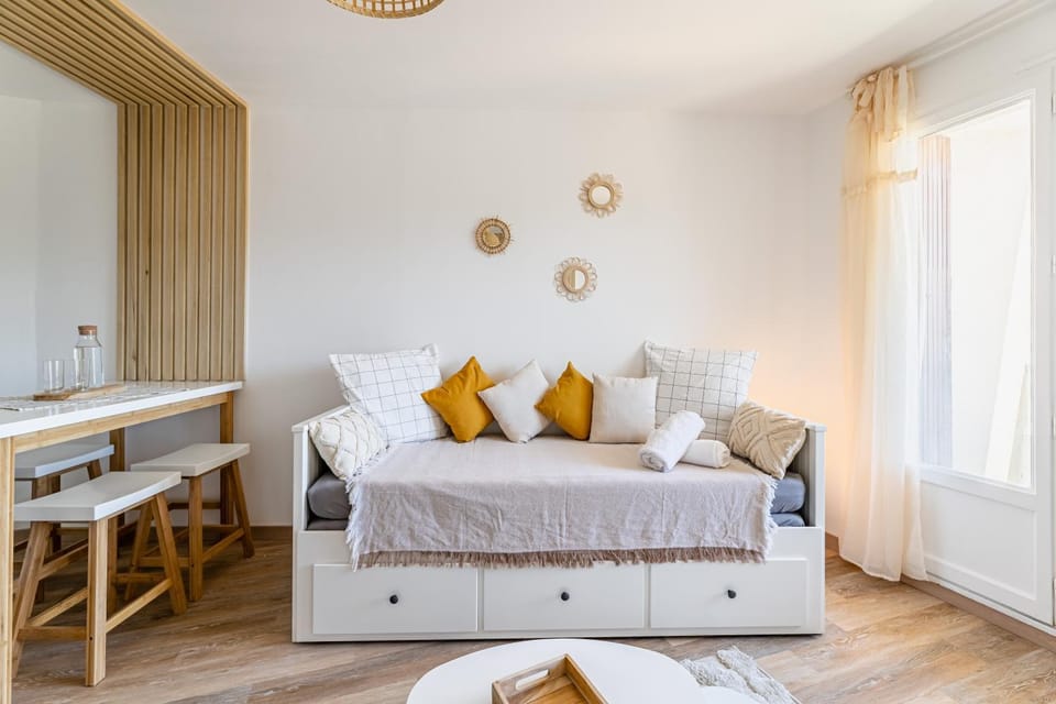 Living room, Bedroom