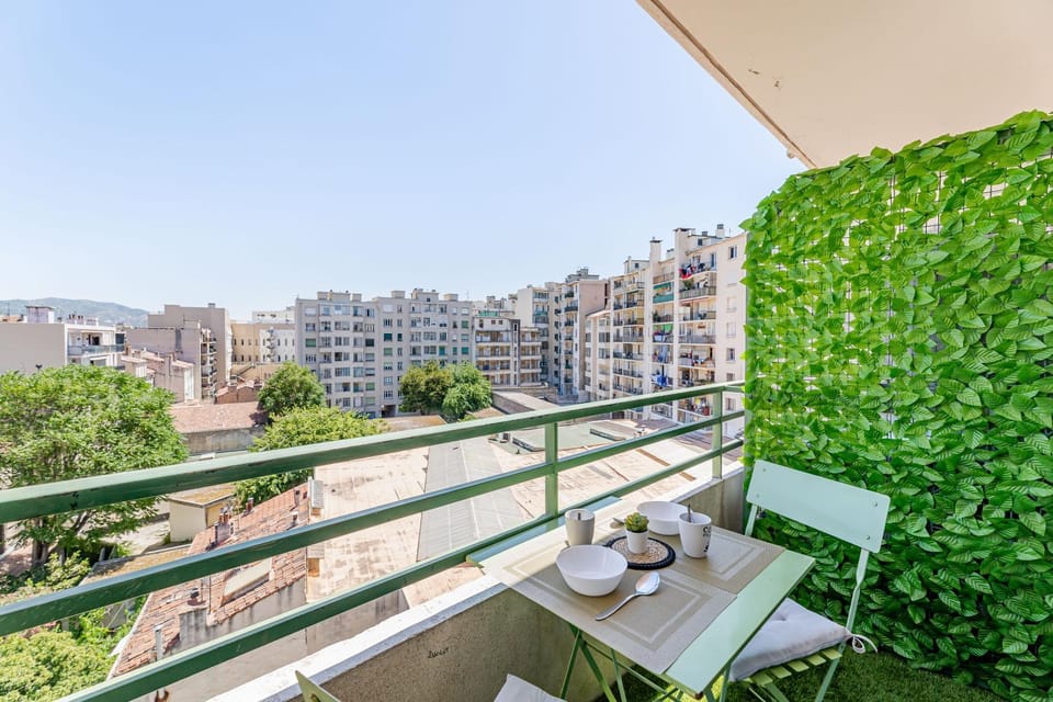View (from property/room), Balcony/Terrace, Dining area, City view