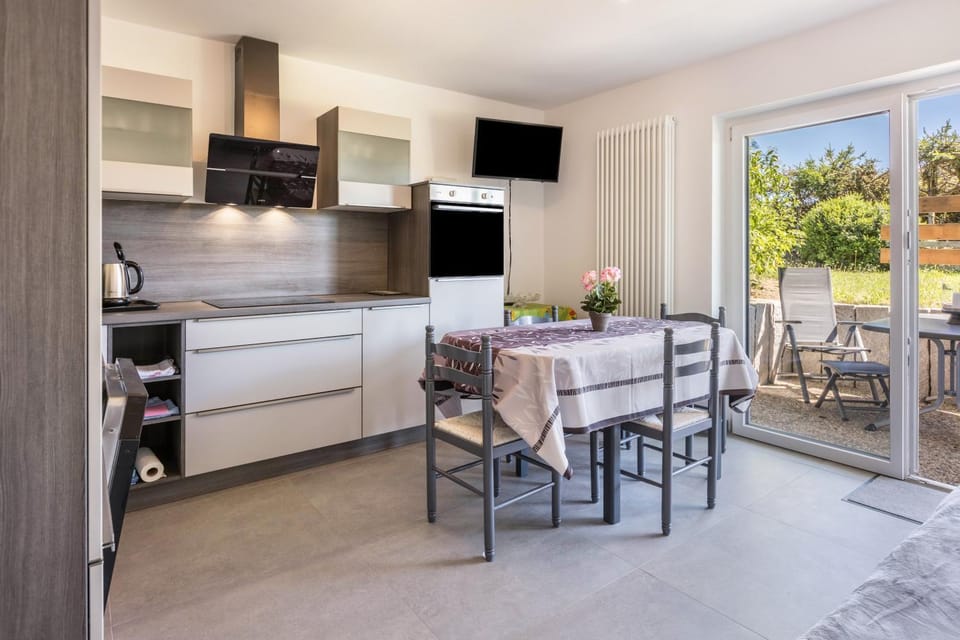 Property building, Kitchen or kitchenette, Living room